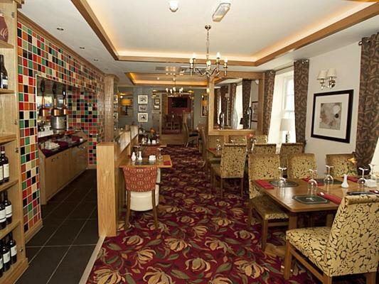 The Fountain Inn Hendy Экстерьер фото